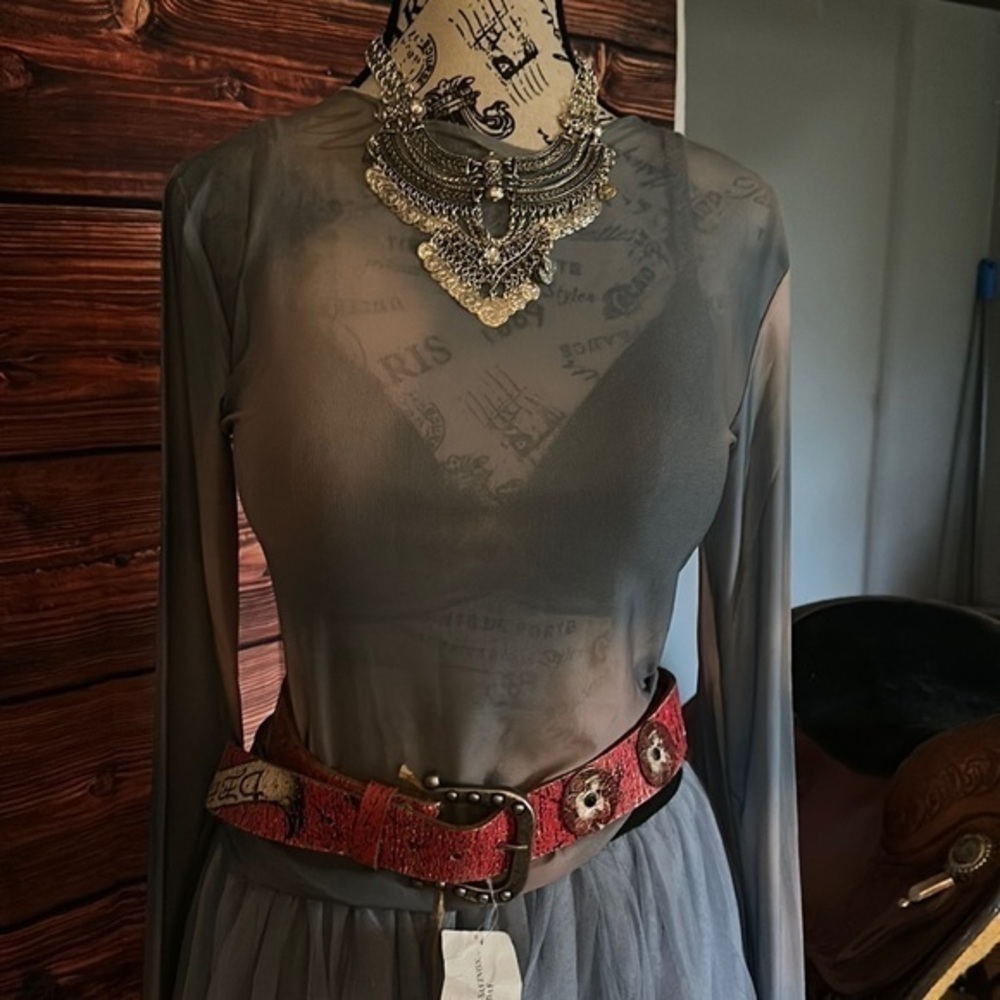Mesh top. Polyester. Blue with apricot undertones. Lettuce hem